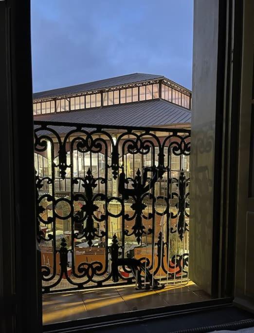 Vue Sur La Place Des Halles, Art Apparts Béziers Eksteriør billede